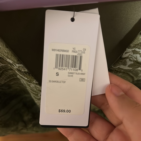 Guess SS Garcelle Top - Picture 3 of 3